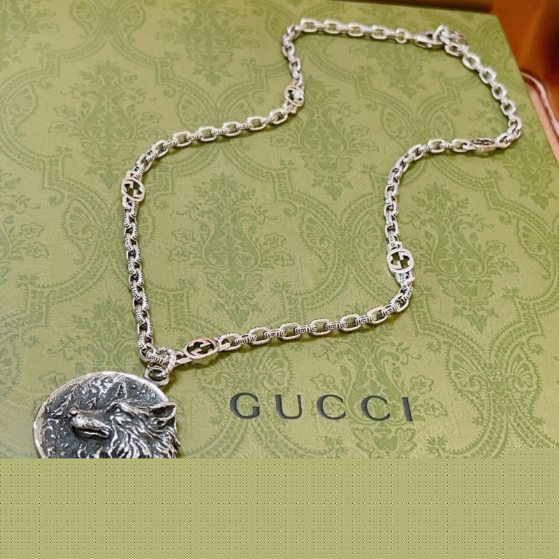 G*u*i necklaces